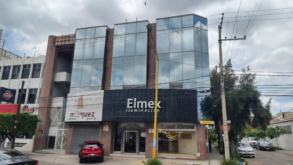 Departamento/Oficina en renta en 1° anillo, a una cuadra de Bachuaa
